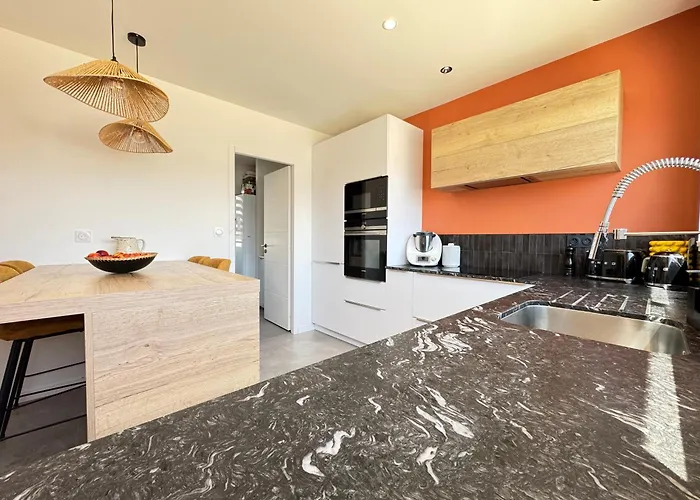 La - Neuve, Piscine Chauffee, Wifi, Tv Villa