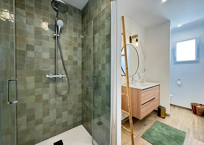 La - Neuve, Piscine Chauffee, Wifi, Tv Villa