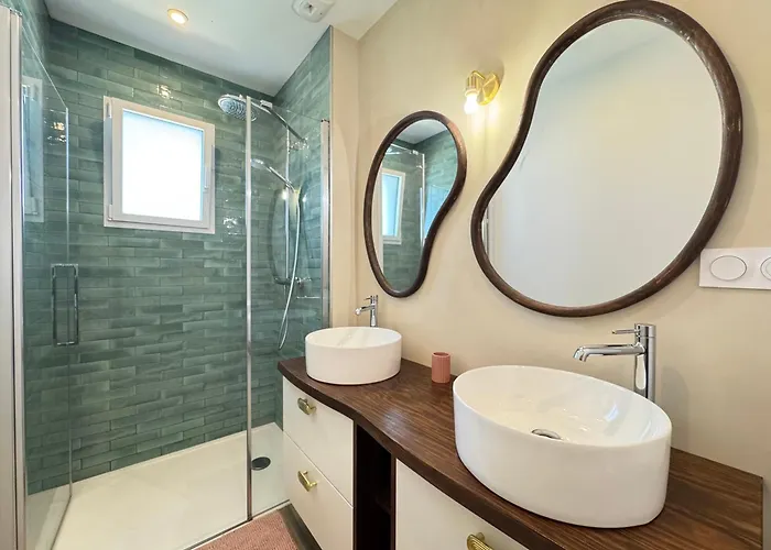 La - Neuve, Piscine Chauffee, Wifi, Tv Villa *